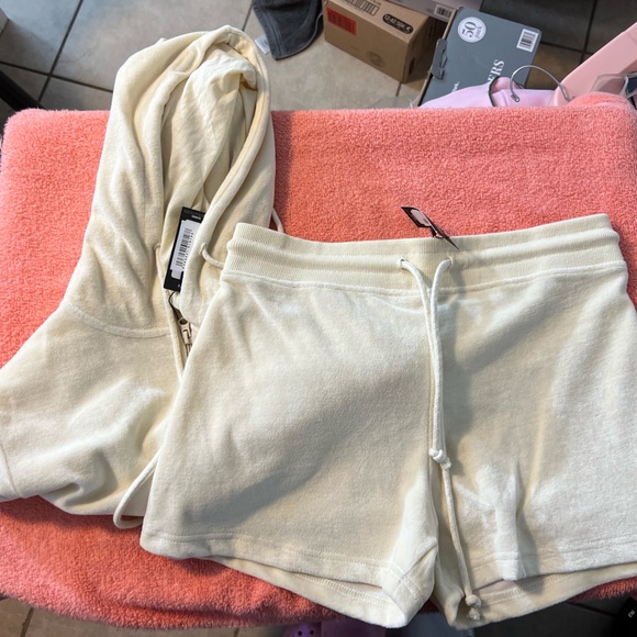 Cream Velour Set - Picture 5 of 5